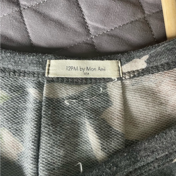 12PM by Mon Ami Gray Floral Tee Shirt Top With Front Pocket - Picture 2 of 4